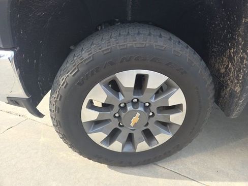 Used 2023 Chevrolet Silverado 2500 LT image 6