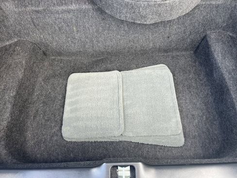 Used 2004 Ford Crown Victoria image 25