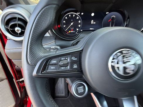 Used 2025 Alfa Romeo Tonale image 25