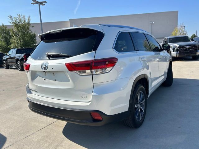 Used 2018 Toyota Highlander XLE FWD image 3