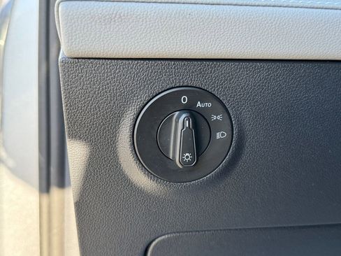 Used 2024 Volkswagen Taos SE image 31