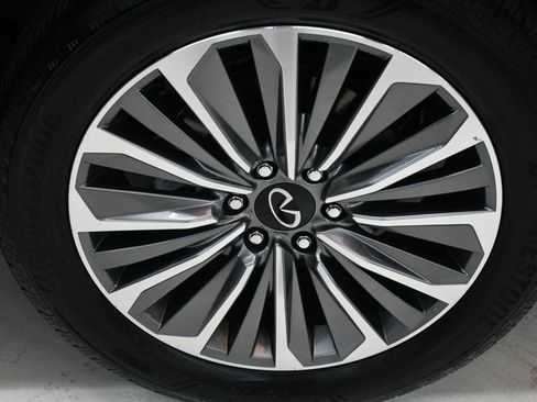 Used 2025 INFINITI QX80 Sensory image 19