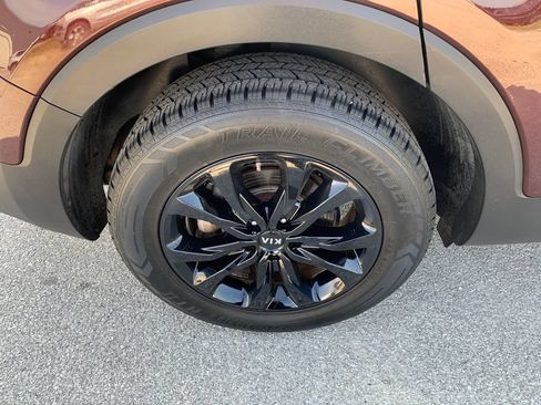 Used 2020 Kia Telluride LX AWD/4WD image 9