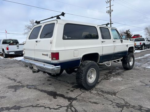 Used 1988 Chevrolet Suburban 2500 image 6