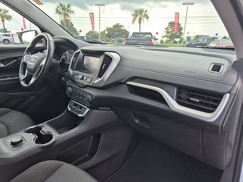 Used 2024 GMC Terrain SLE AWD/4WD image 33