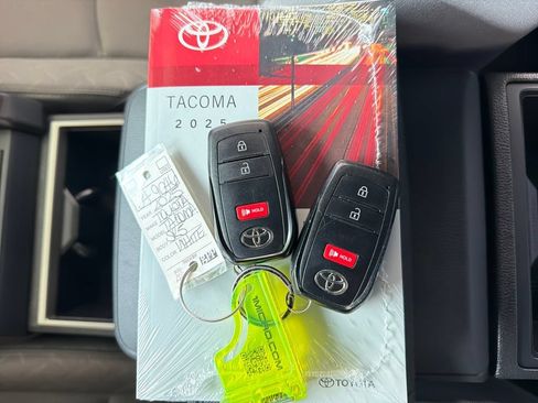 Used 2025 Toyota Tacoma SR5 RWD image 33