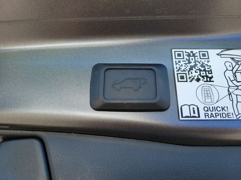 Used 2022 Toyota RAV4 Limited AWD/4WD image 15