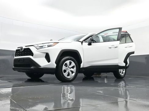 Used 2024 Toyota RAV4 LE image 31