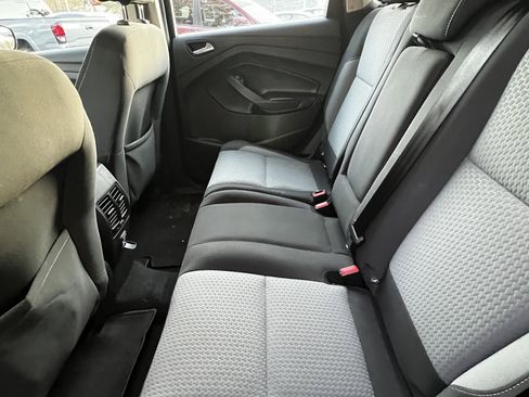 Used 2017 Ford Escape SE image 30