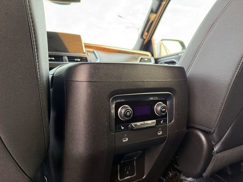 Used 2023 Chevrolet Suburban Z71 w/ Luxury Package image 35