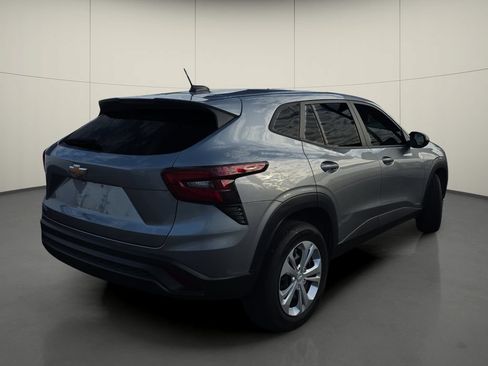 Used 2025 Chevrolet Trax LS w/ Driver Confidence Package FWD image 5