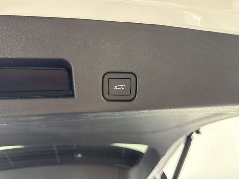 New 2025 GMC Acadia Elevation w/ Elevation Premium Package image 18