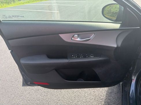 Certified 2023 Kia Forte LXS w/ LXS Technology Package FWD image 7