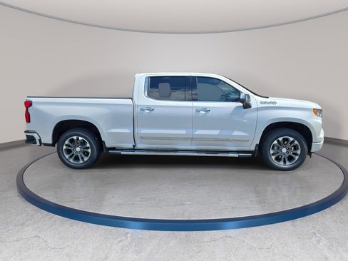 Used 2023 Chevrolet Silverado 1500 High Country w/ Z71 Off-Road Package AWD/4WD image 4