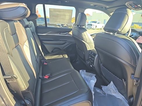 New 2025 Jeep Grand Cherokee Limited image 13