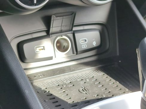 Certified 2025 Hyundai Venue Limited image 26