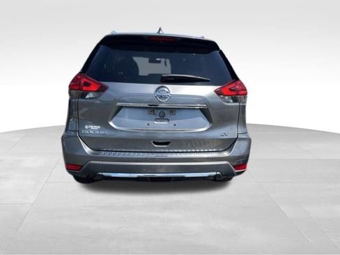Used 2017 Nissan Rogue SV w/ SV Premium Package FWD image 6
