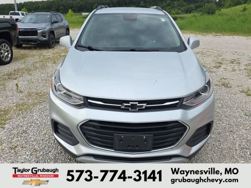 Used 2019 Chevrolet Trax LT w/ LT Convenience Package FWD image 2
