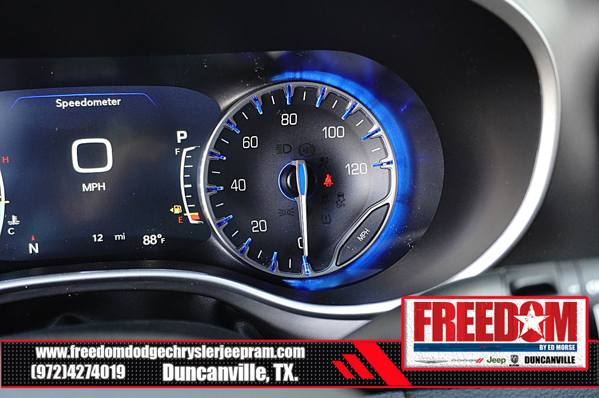 New 2027 Chrysler Pacifica Select w/ Family Tech Group FWD image 32
