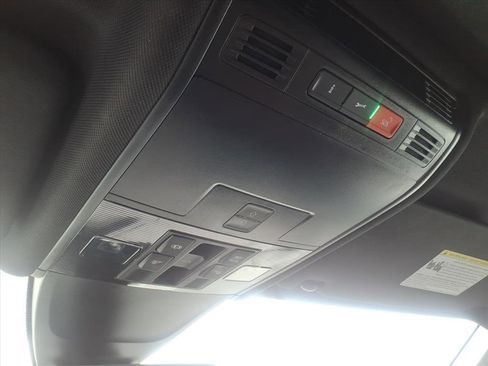 Certified 2022 Volkswagen Tiguan SEL R-Line image 29