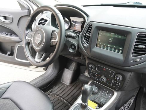 Used 2019 Jeep Compass Latitude AWD/4WD image 17