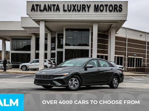 Used 2025 Hyundai Elantra SE FWD image 2