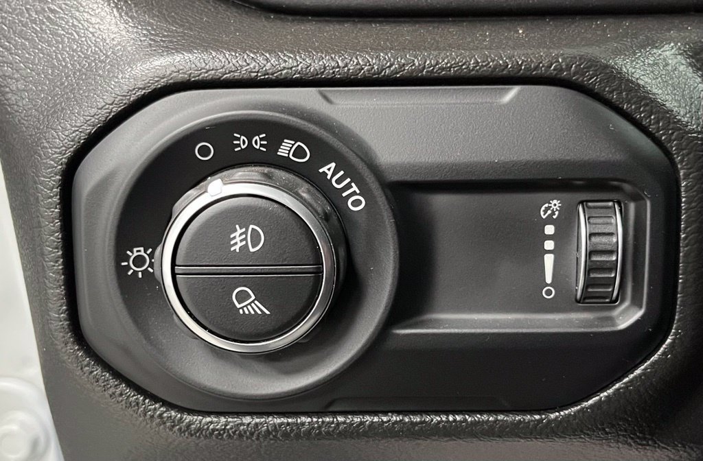 Used 2023 Jeep Gladiator Mojave w/ Cold Weather Group AWD/4WD image 32
