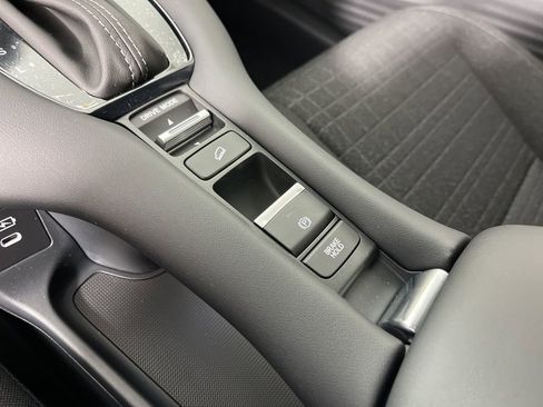 New 2026 Honda HR-V LX image 31