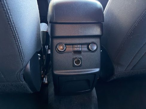 Used 2017 Ford Explorer XLT image 31