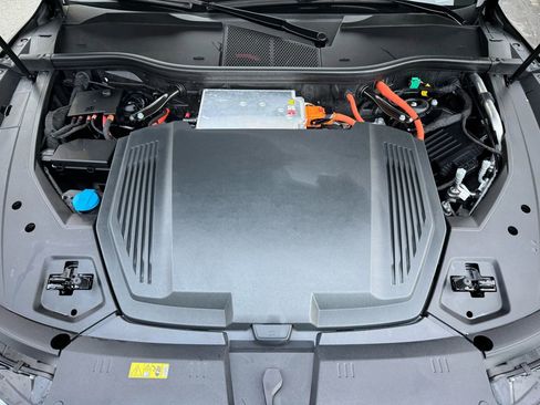 Used 2022 Audi e-tron Premium Plus image 49
