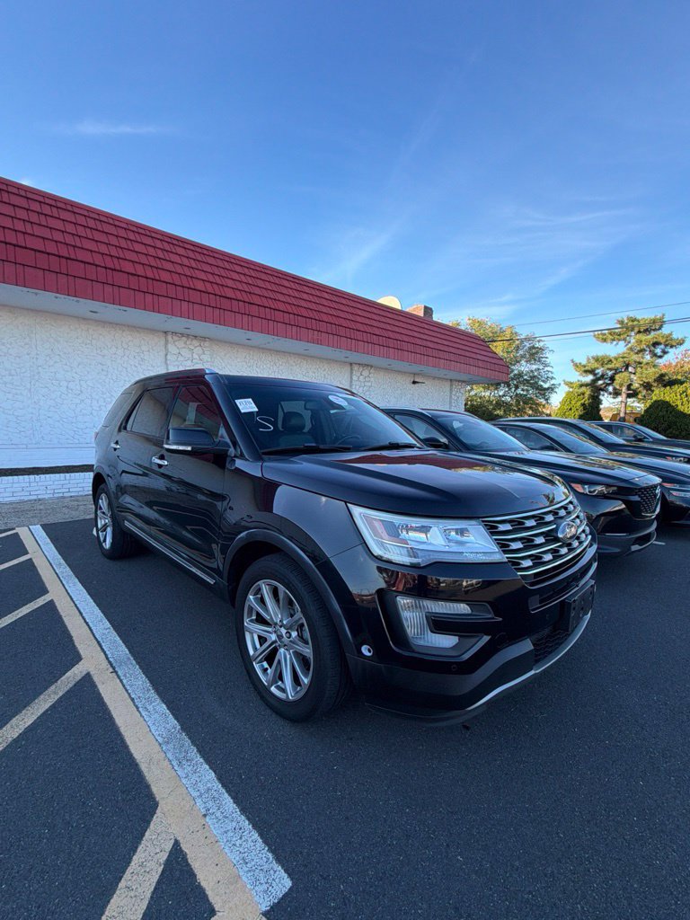 Used 2017 Ford Explorer Limited w/ Equipment Group 303A AWD/4WD image 1