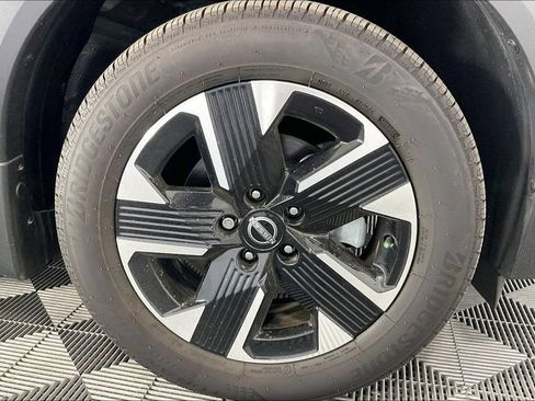 Certified 2025 Nissan Kicks SV w/ SV Premium Package AWD/4WD image 10