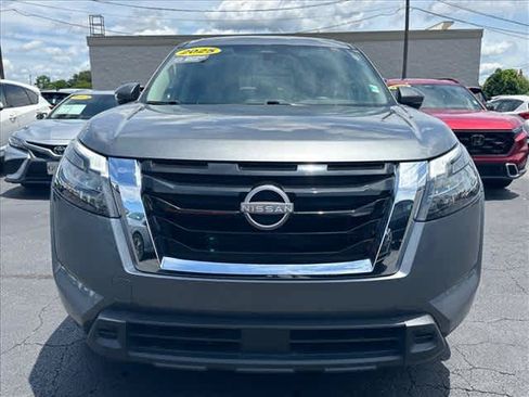 Certified 2025 Nissan Pathfinder SV FWD image 8