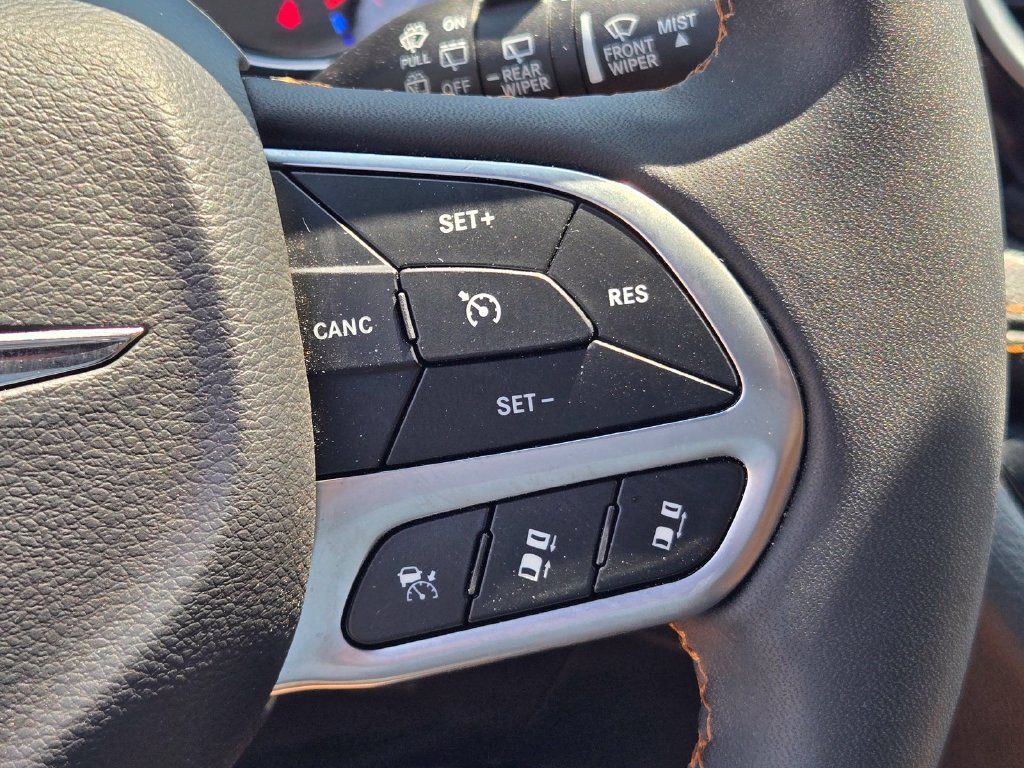 Used 2023 Chrysler Pacifica Pinnacle FWD image 20