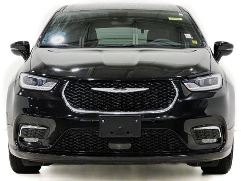 Used 2025 Chrysler Pacifica Select FWD image 2