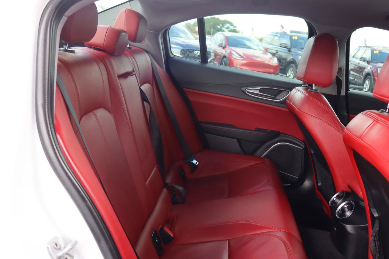 Used 2018 Alfa Romeo Giulia RWD image 19