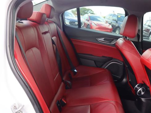 Used 2018 Alfa Romeo Giulia RWD image 19