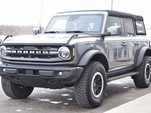 Used 2023 Ford Bronco Outer Banks w/ Sasquatch Package image 12