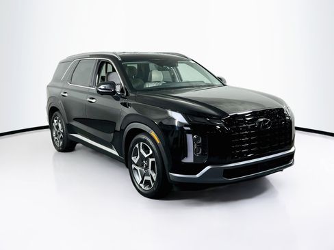 Used 2023 Hyundai Palisade Limited AWD/4WD image 3