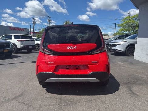 Used 2023 Kia Soul EX FWD image 3