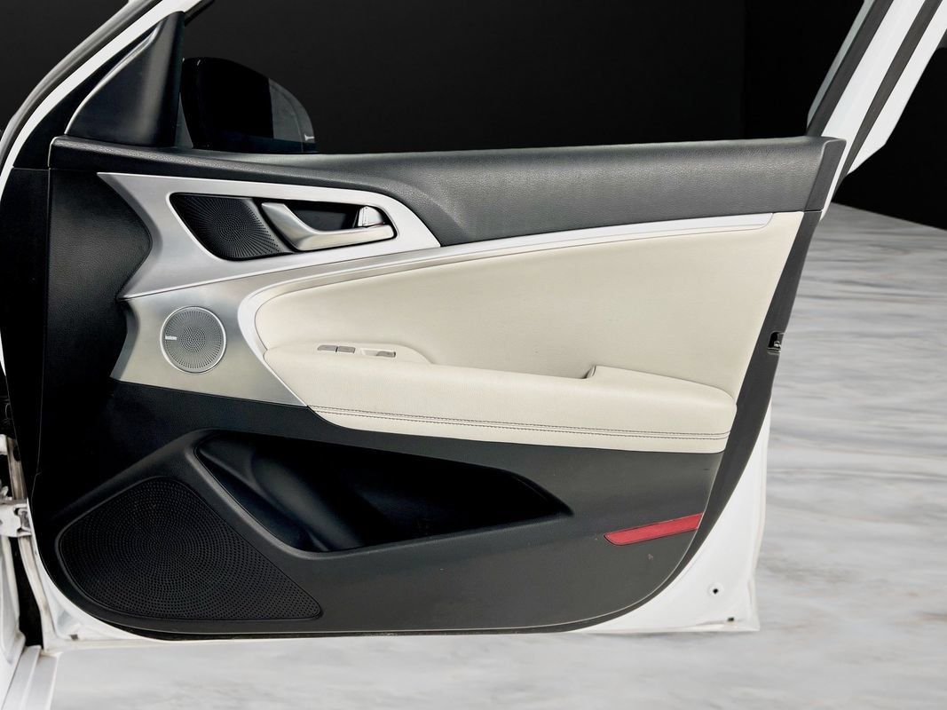 Used 2019 Genesis G70 2.0T Sport RWD image 40