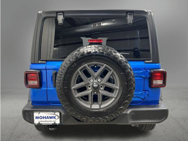 Used 2025 Jeep Wrangler Unlimited Sport AWD/4WD image 4