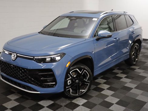New 2026 Volkswagen Tiguan SEL R-Line image 2