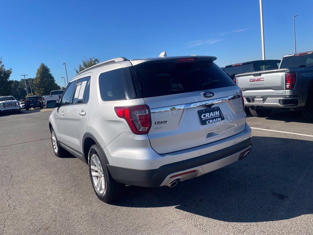 Used 2017 Ford Explorer XLT w/ Equipment Group 202A FWD image 8