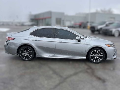 Used 2019 Toyota Camry SE image 6