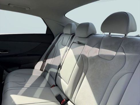 New 2026 Hyundai Elantra Limited image 30