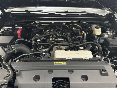Used 2025 Toyota Tacoma SR5 AWD/4WD image 11