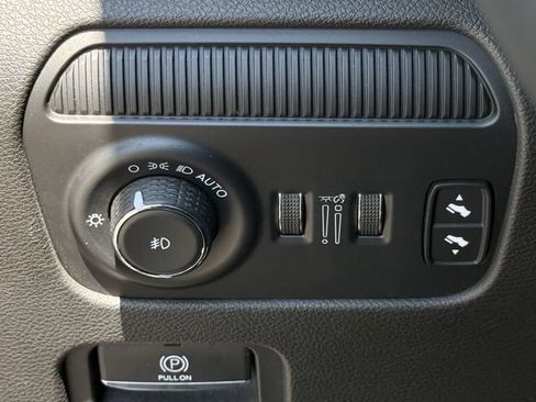 Used 2024 Jeep Wagoneer L Series II RWD image 23