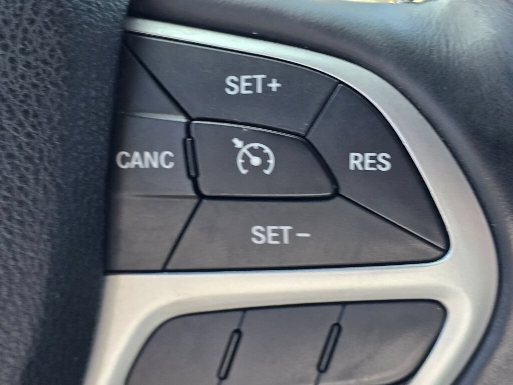 Used 2015 Jeep Grand Cherokee Altitude AWD/4WD image 31