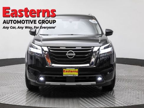 Used 2022 Nissan Pathfinder SL image 2